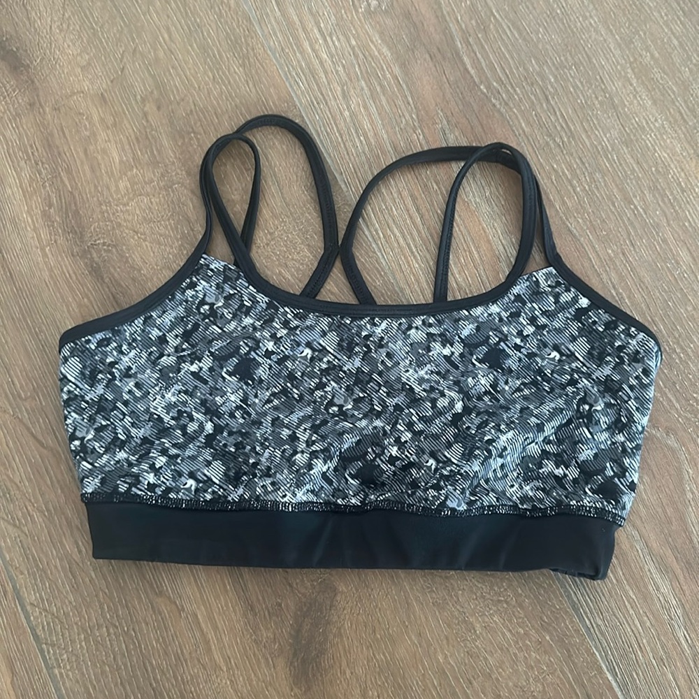 Sport bra women's. Tags removed for comfort. See picture for measurements.